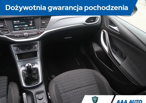 Opel Astra cena 44000 przebieg: 135088, rok produkcji 2019 z Łęczna małe 232